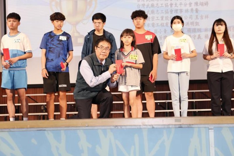 台灣武廟志工協會頒發獎助學金助學子安心求學今年預計嘉惠392位學生